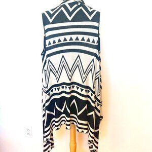 Womans outerwear sweater wrap soft rayon Black and White Hi-Low SZ M runs large